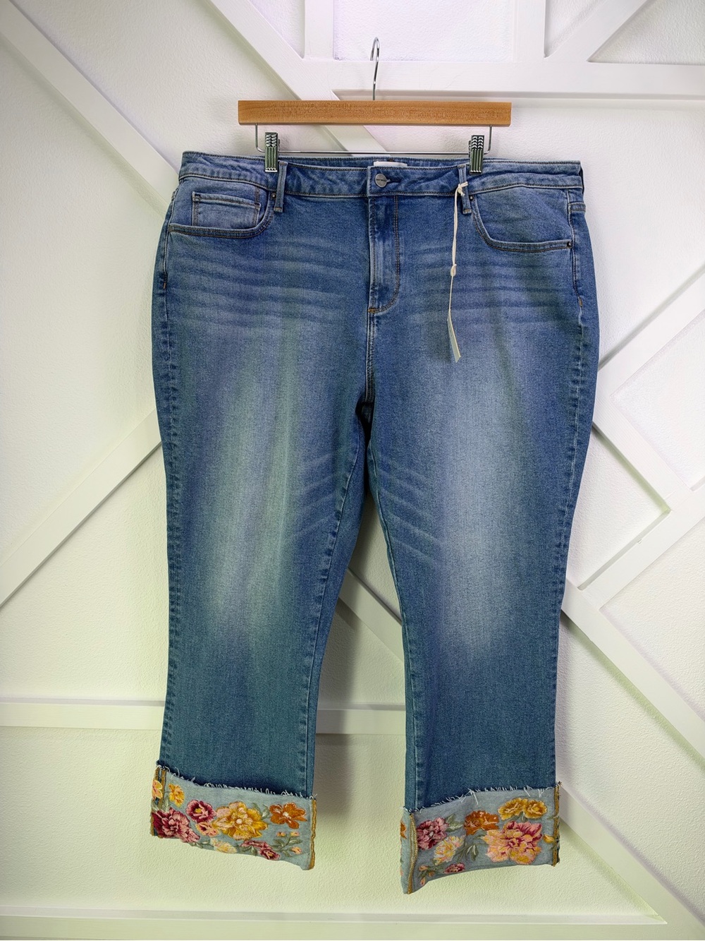 NWT Driftwood Colette Embroidered Floral Cuff Crop Jeans Stretch Denim Size 22